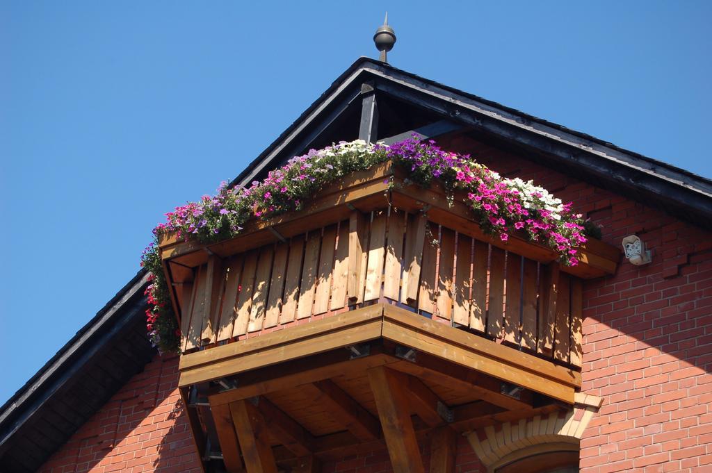 Berggasthaus & Pension Schoene Aussicht Klingenthal Exterior photo