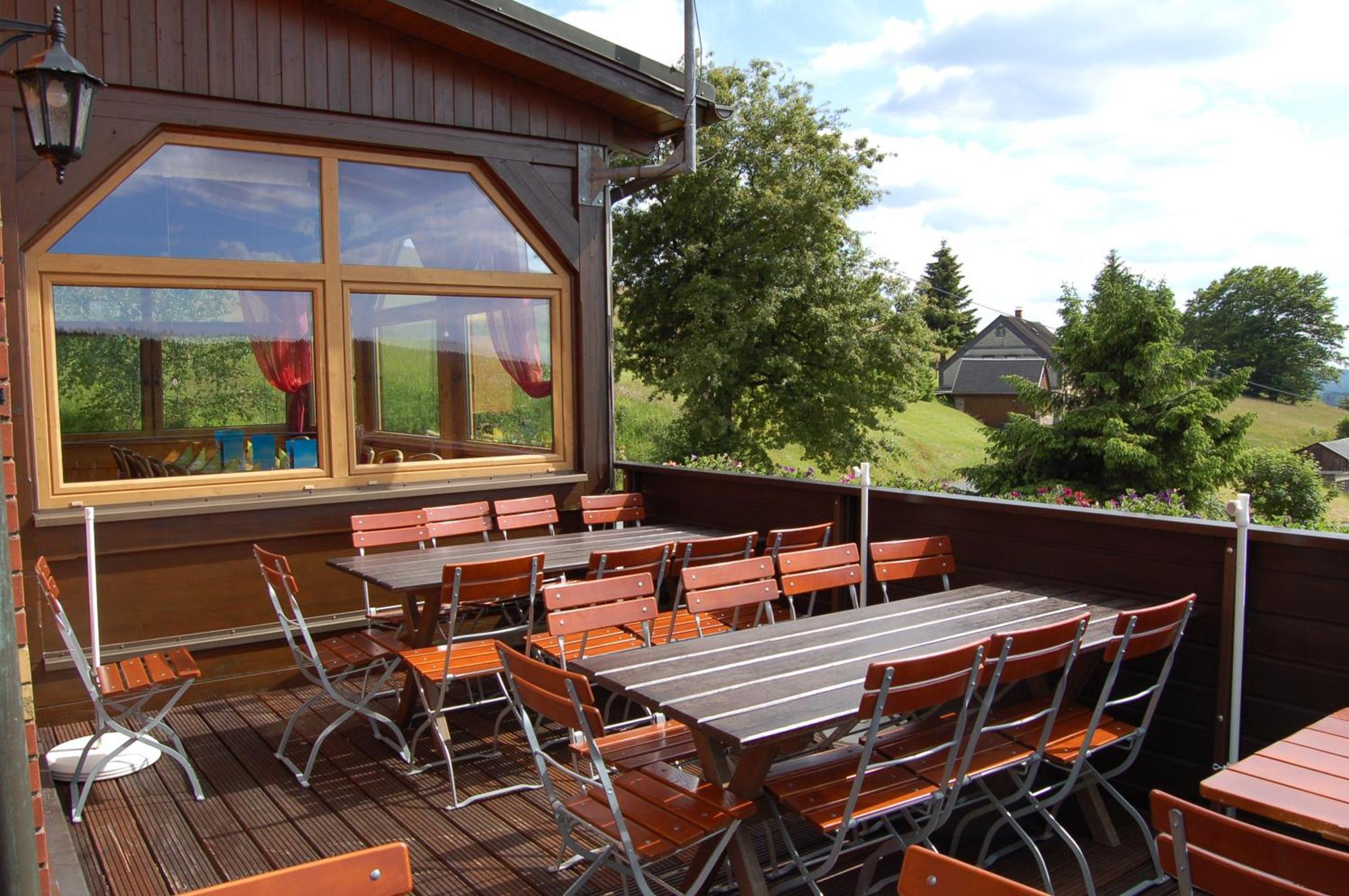 Berggasthaus & Pension Schoene Aussicht Klingenthal Exterior photo
