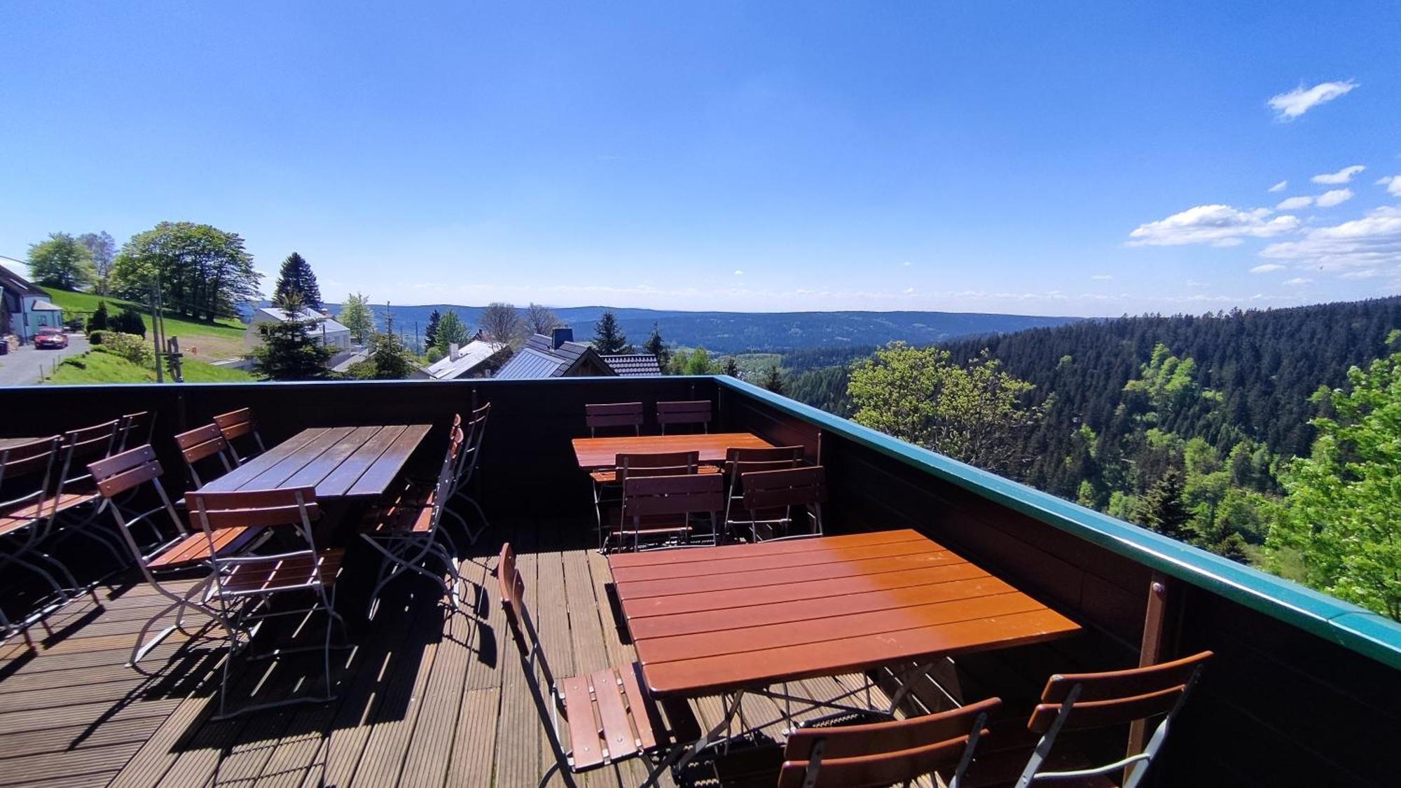 Berggasthaus & Pension Schoene Aussicht Klingenthal Exterior photo